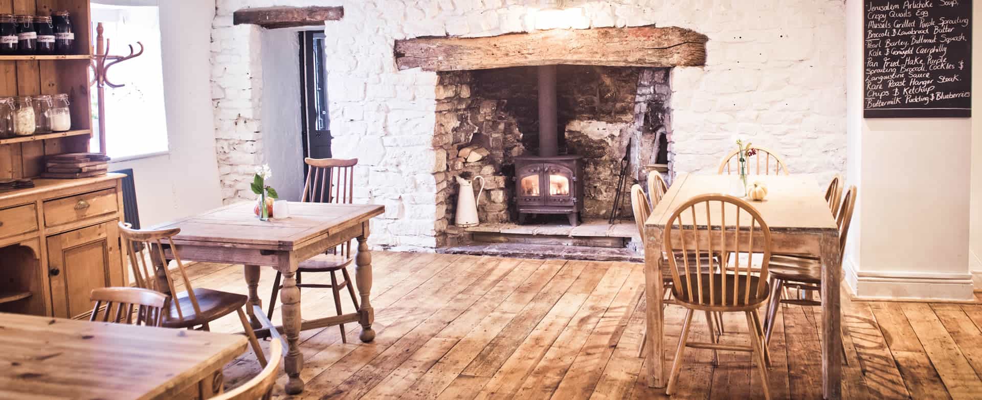 Hare and Hounds Restaurant in Aberthin